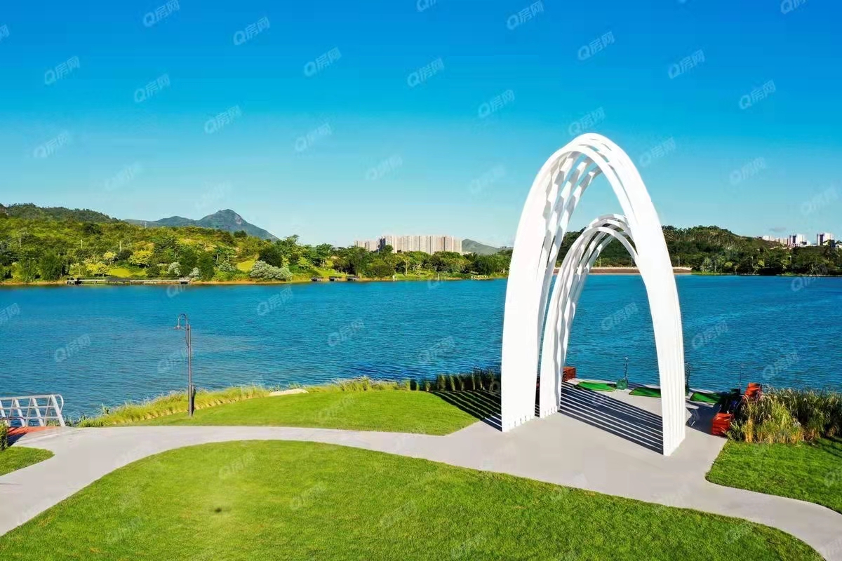 碧輝園十里銀灘，伴海云山苑均價-40000元/平