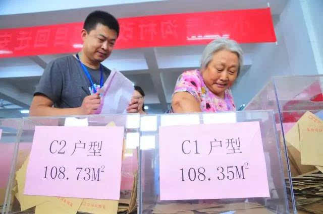 那么無(wú)疑將為小產(chǎn)權(quán)的流轉(zhuǎn)制造掩護(hù)