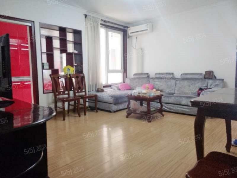 小區里到處都是小心高空墜物的提示牌