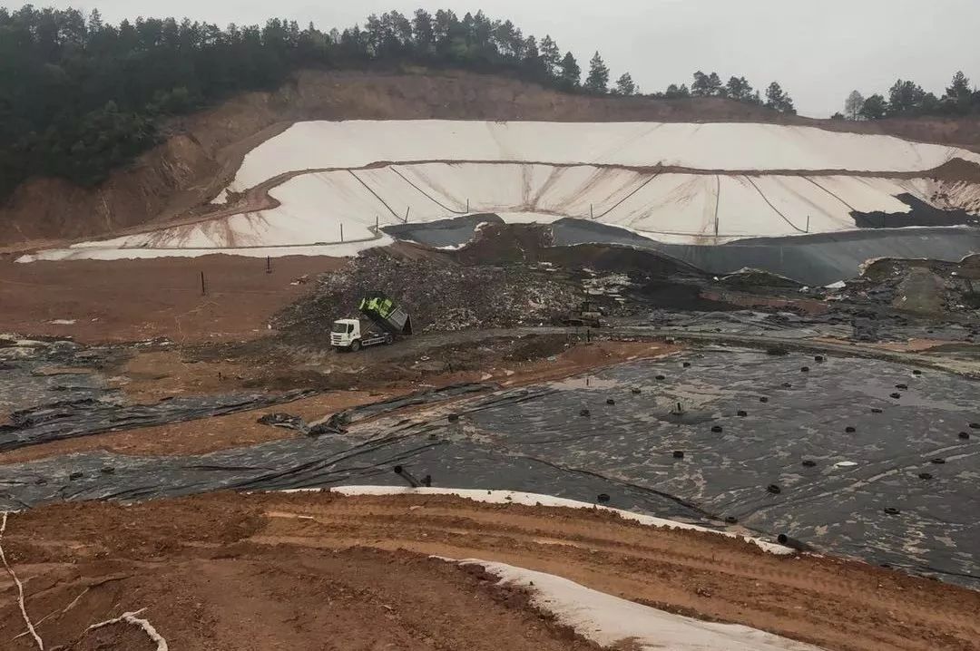 說(shuō)往墻上鉆個(gè)眼兒都費(fèi)勁