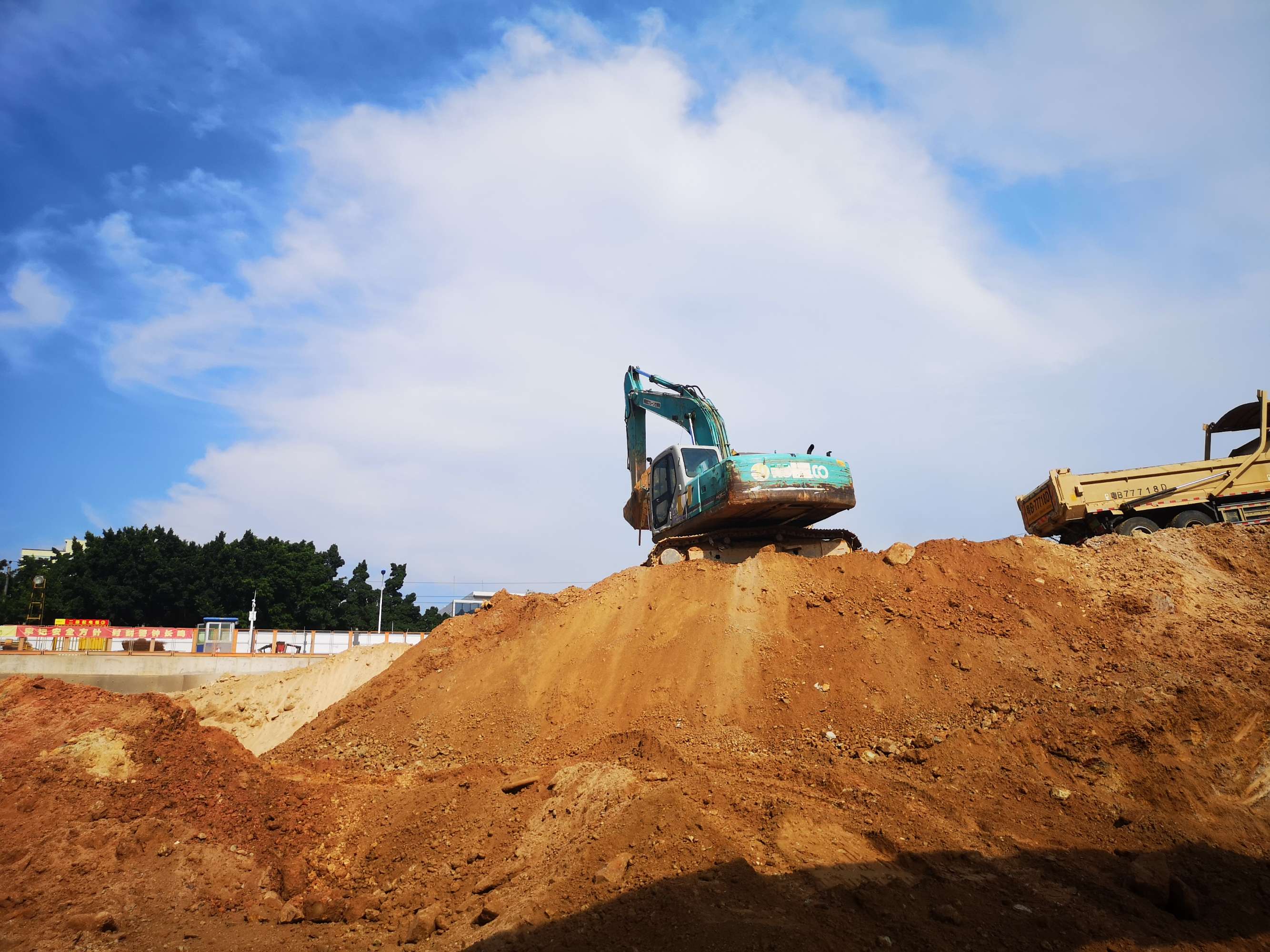 原洪灣舊村位于南屏鎮(zhèn)南灣片區(qū)西南側(cè)