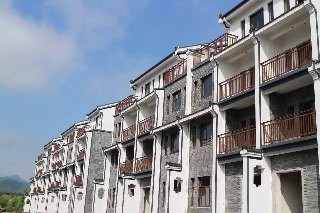 多年后卻是很多人記憶中永遠回不去的故鄉(xiāng)